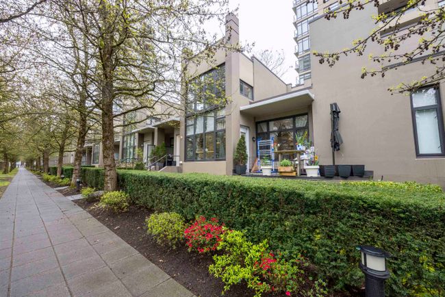TH21 - 2345 Madison Avenue, Townhouse with 2 bedrooms, 2 bathrooms and 1 parking in Burnaby BC | Image 1