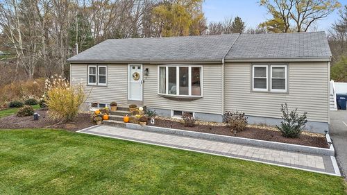 2 Iris Ave, Pelham, NH, 03076-3604 | Card Image