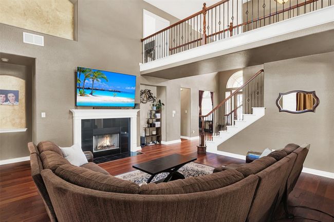 Main living area also features tall ceilings | Image 15