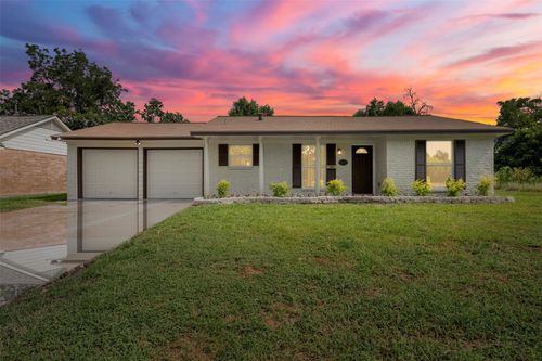 4106 Woodmont Dr, Houston, TX, 77045-3330 | Card Image