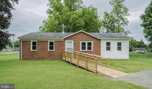 7 Stoney Brook Ln, Luray, VA, 22835-9066 | Card Image