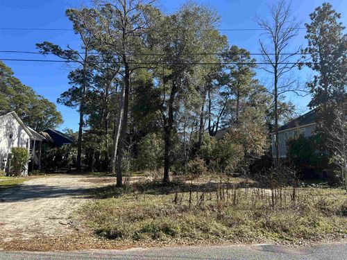 352 Lakeshore Dr, Pawleys Island, SC, 29585-7546 | Card Image
