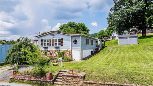 531 Camden Ave, Monongah, WV, 26554-1104 | Card Image