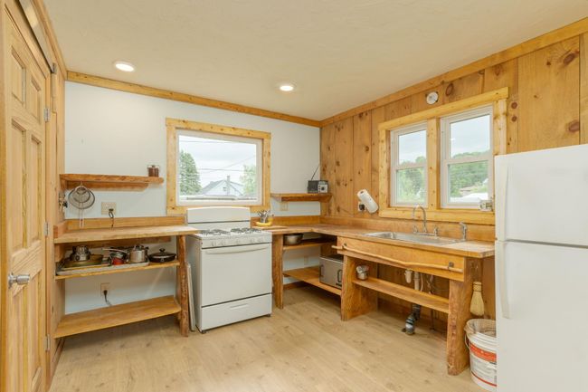 124 Berkshire Ave, House other with 2 bedrooms, 1 bathrooms and null parking in Caspian MI | Image 9