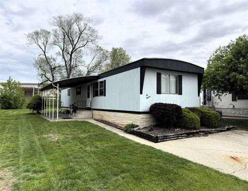 215 Fox Ln, Belvidere, IL, 61008-8214 | Card Image