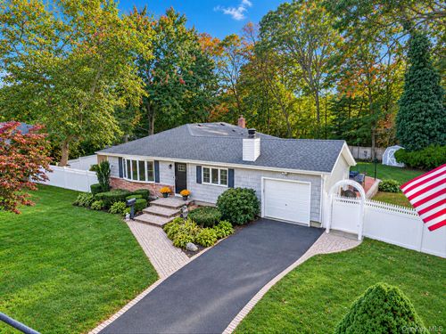 7 Abby Dr, East Northport, NY, 11731-4123 | Card Image