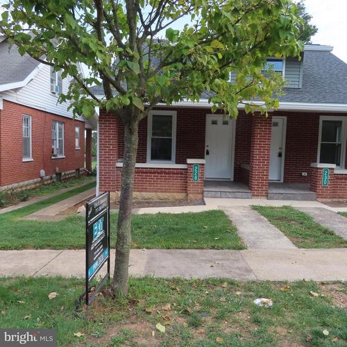 228 Rowe Ave, GREENCASTLE, PA, 17225-1160 | Card Image