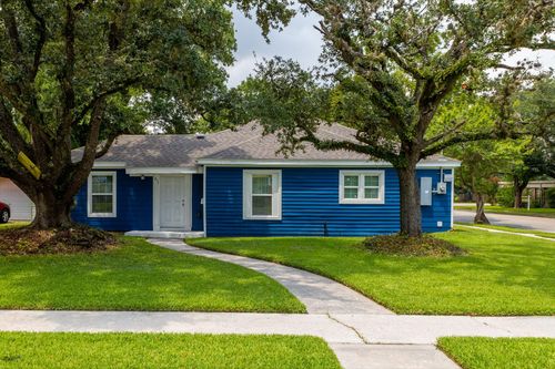 611 N Pruett St, Baytown, TX, 77520-4524 | Card Image