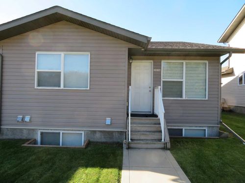 3-5311 57 Ave, Ponoka, AB, T4J0B1 | Card Image
