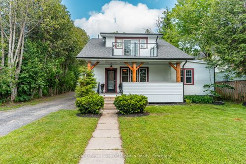 8 North Road, Lake of Bays, ON, P0B1A0 | Card Image