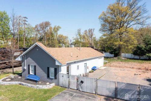 77 Holton St, Sewaren, NJ, 07077-1437 | Card Image