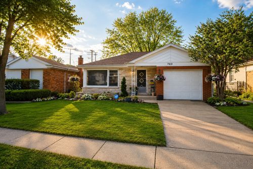 7810 Kilbourn Ave, Skokie, IL, 60076-3512 | Card Image