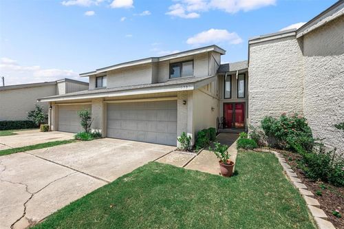 10033 Hefner Village Ter, Oklahoma City, OK, 73162-7727 | Card Image