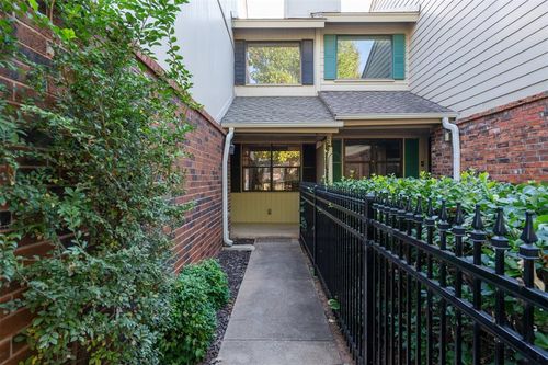 2908 Village Cir, Edmond, OK, 73013-6462 | Card Image