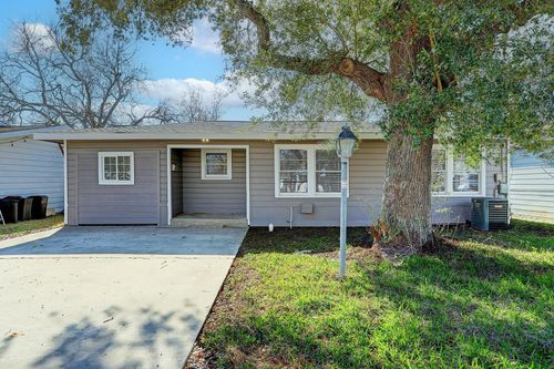 125 W Pecan Ln, Clute, TX, 77531-4560 | Card Image