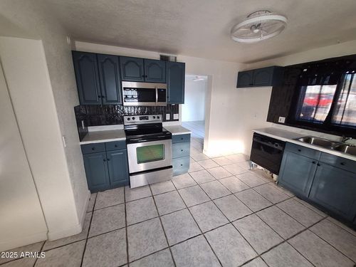 757 E 2nd St, Mesa, AZ, 85203-8724 | Card Image