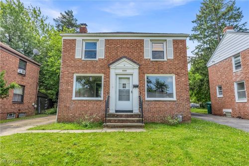 18400 Waterbury Ave, Maple Heights, OH, 44137-3560 | Card Image