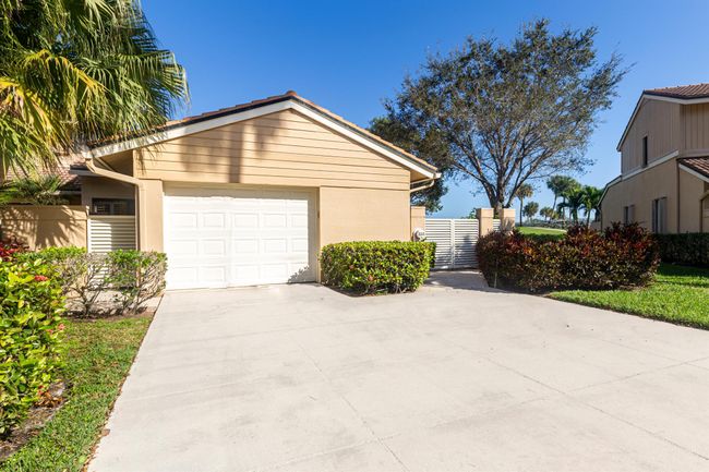 533 Prestwick Cir, Townhouse with 2 bedrooms, 2 bathrooms and null parking in Palm Beach Gardens FL | Image 29