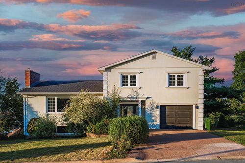 11 Laurentian Dr, Halifax, NS, B3M3G2 | Card Image