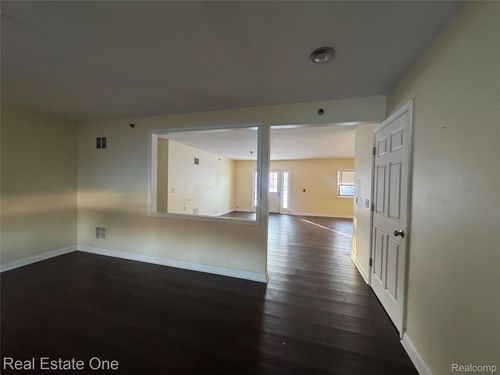 1510 Hampstead Ln, Rochester Hills, MI, 48309-2932 | Card Image