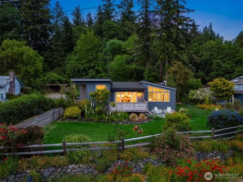 3700 Crystal Springs Dr Ne, Bainbridge Island, WA, 98110-2075 | Card Image