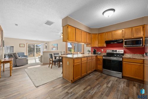 1117 S Newport Pl, Sioux Falls, SD, 57106-6200 | Card Image