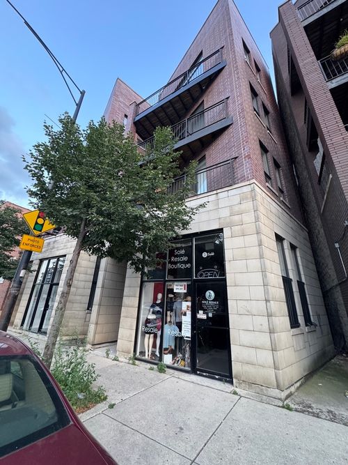 unit-4-2413 W Madison St, Chicago, IL, 60612-2388 | Card Image