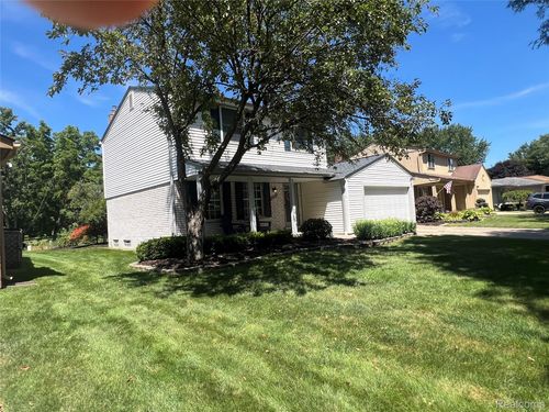 3494 Eagle Dr, Troy, MI, 48083-5635 | Card Image