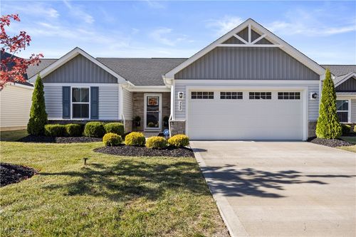 320 Pebble Creek Ct, Amherst, OH, 44001-3343 | Card Image