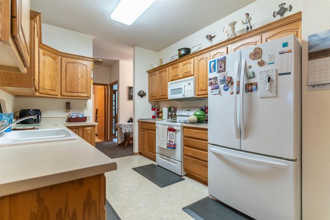 2912 W 4 Th St, Condo with 3 bedrooms, 2 bathrooms and null parking in Cedar Falls IA | Image 5