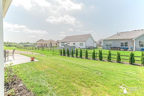 8265 Grande Lake Cir, Temperance, MI, 48182-3328 | Card Image