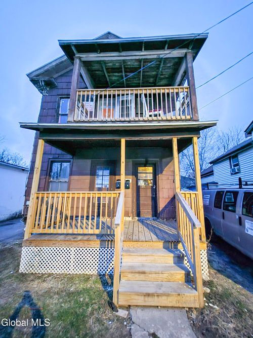 82 Spring St, Gloversville, NY, 12078-2806 | Card Image