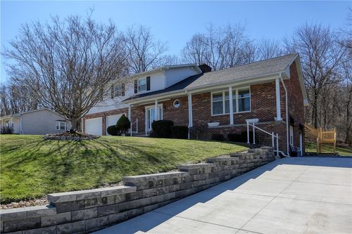 102 Shaker Heights Dr, Aliquippa, PA, 15001-1863 | Card Image