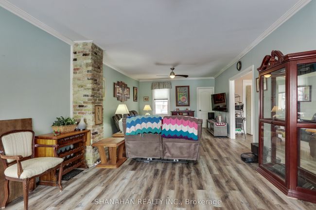 5338 Nauvoo Rd, House other with 3 bedrooms, 2 bathrooms and 3 parking in Warwick ON | Image 8