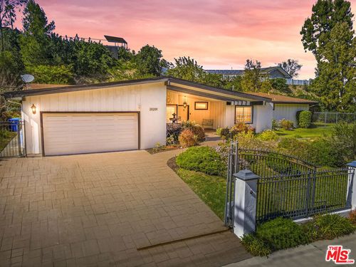 20209 Wells Dr, Woodland Hills, CA, 91364-4731 | Card Image