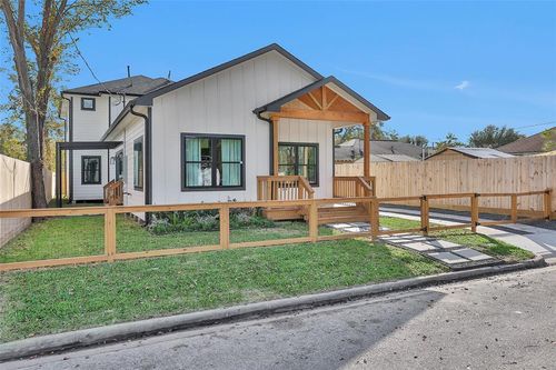 1404 Moody Street, Houston, TX, 77009 | Card Image