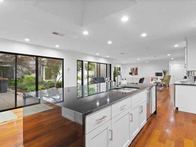 5512 Bent Tree Dr, House other with 4 bedrooms, 5 bathrooms and null parking in Dallas TX | Image 36