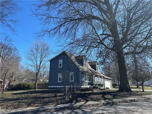 836 W Charles St, Independence, MO, 64055-1122 | Card Image