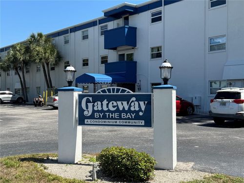 330-350 79th Ave N, St Petersburg, FL, 33702-4460 | Card Image