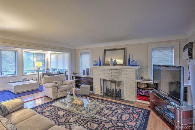 FAMILY ROOM | Image 9
