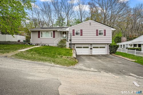 7 Newport Dr, Waterbury, CT, 06705-2511 | Card Image