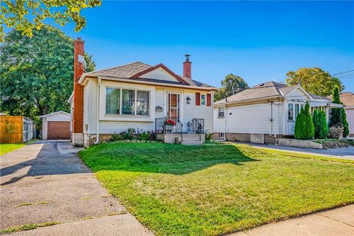 111 E 25th St, Hamilton, ON, L8V3A3 | Card Image