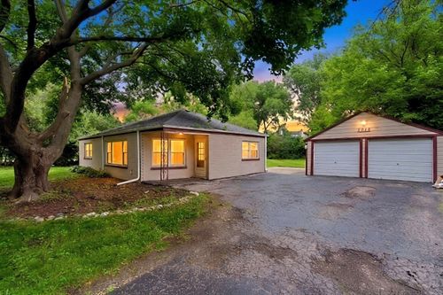 1013 Highmoor Rd, Lombard, IL, 60148-3247 | Card Image