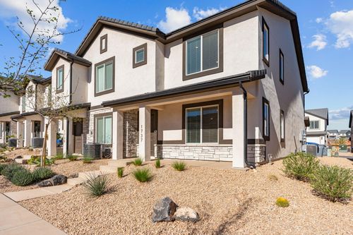 1737 S Devils Garden Ln, Washington, UT, 84780-3716 | Card Image