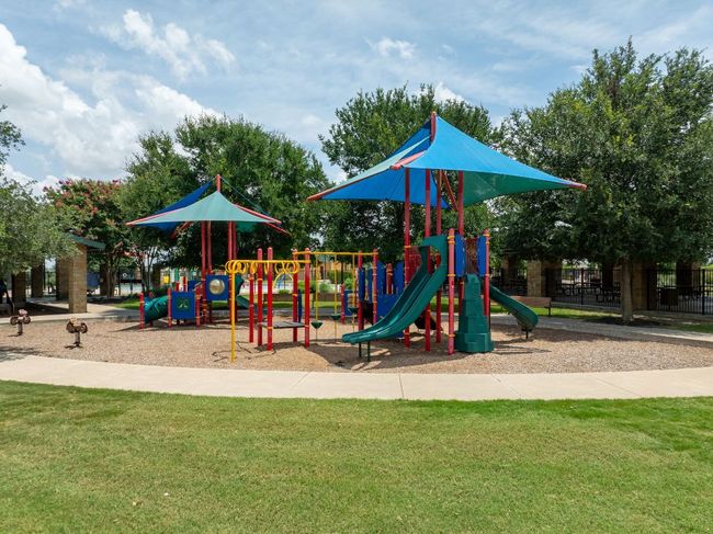 Sunfield’s parks offer lush, green gathering spots ideal for picnics, playtime, and peaceful strolls. | Image 31