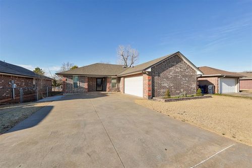 8513 Durland Way, Oklahoma City, OK, 73114-8801 | Card Image