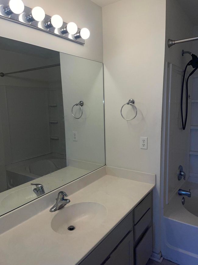Primary Bath | Image 17
