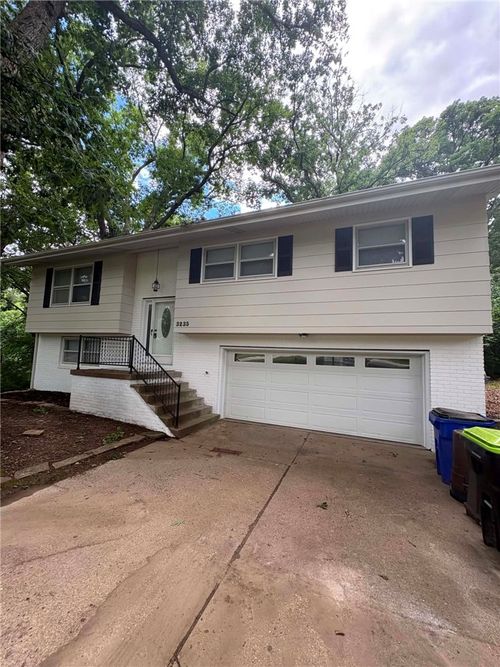 3235 Greenlake Drive, Decatur, IL, 62521 | Card Image