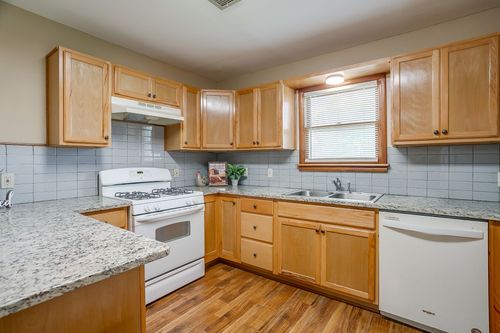 601 Perry Dr, White Settlement, TX, 76108-2837 | Card Image
