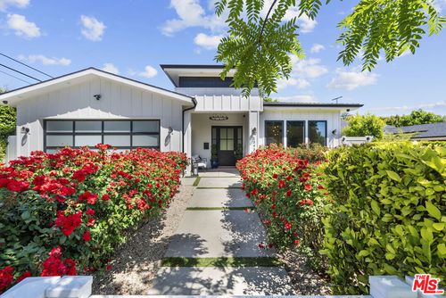 13431 Weddington St, Sherman Oaks, CA, 91401-6160 | Card Image